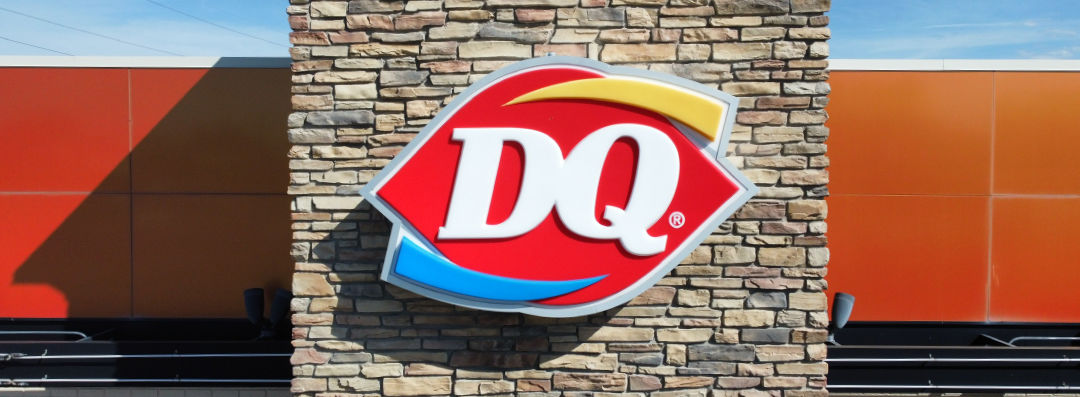 A dairy queen logo on the side of a building